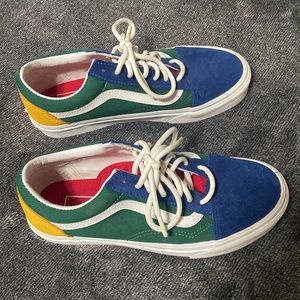 Yacht club vans